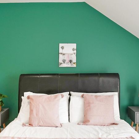 Lovely 4 Bed With Ensuite Free Wifi Off Street Parking In Sutton Morden  Exterior foto