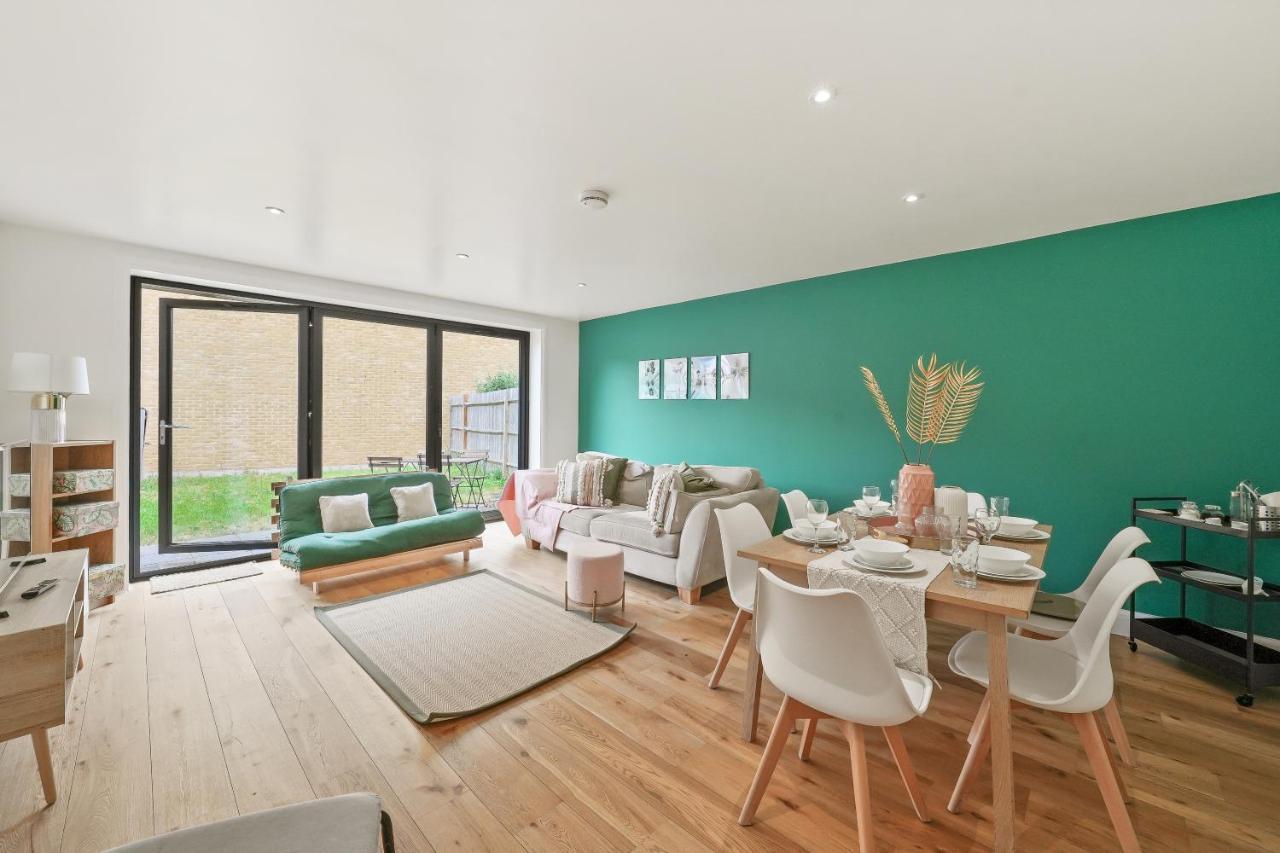 Lovely 4 Bed With Ensuite Free Wifi Off Street Parking In Sutton Morden  Exterior foto
